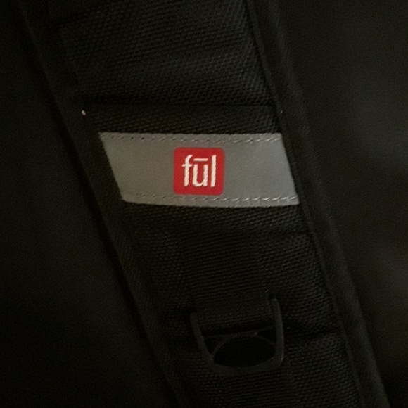 Fūl 'Brick House' Laptop Sling Backpack - Picture 4 of 4